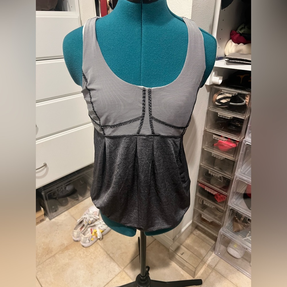 Lululemon Gray and Black Sleeveless Top